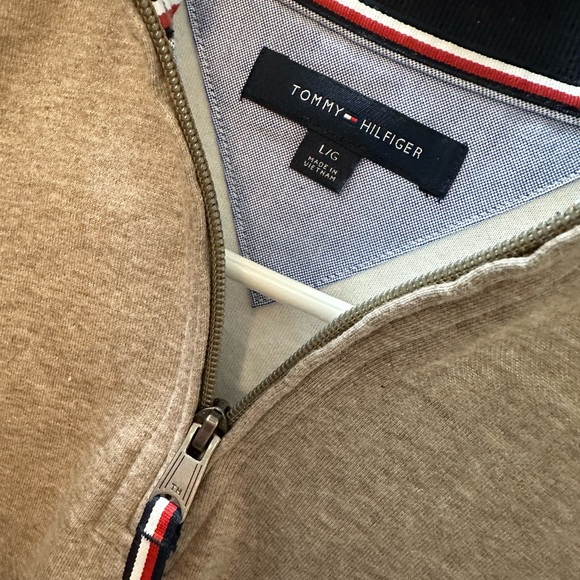 Tommy Hilfiger Men’s Large Quarter Zip - Picture 4 of 4
